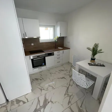 Apartment Deluxe *