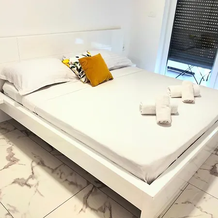Deluxe Apartment *